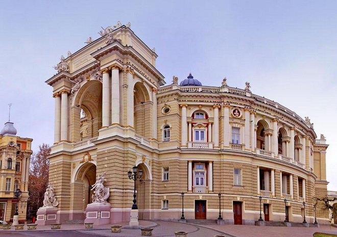Одеський національний академічний театр опери і балету. Фото з сайту big-odessa.com